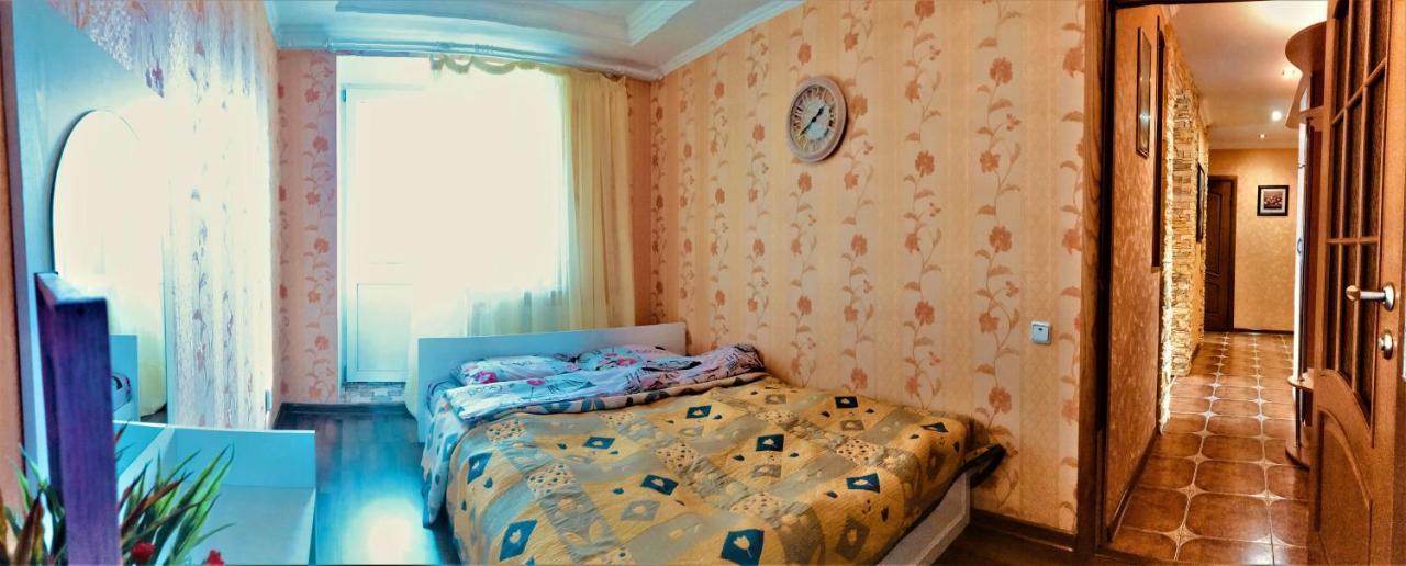 Семейные Апартаменты В Новом Районе У Софиевского Парка Umanʼ Екстериор снимка